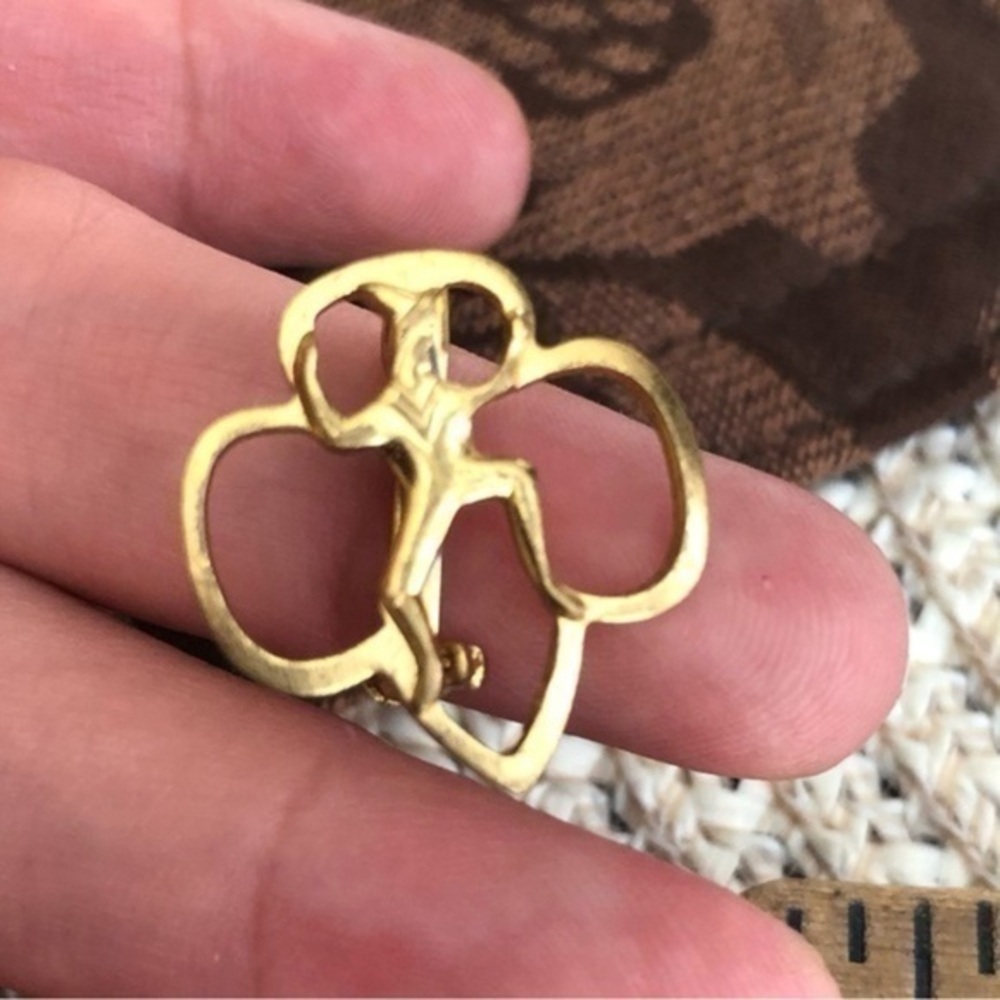Vintage Gold Tone Brooch